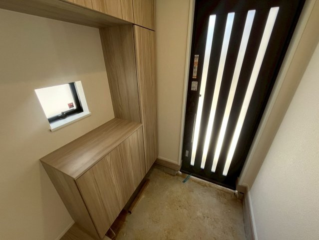 沖縄市知花新築戸建て　B号棟（全5棟）の玄関|シンプルで使いやすい玄関です