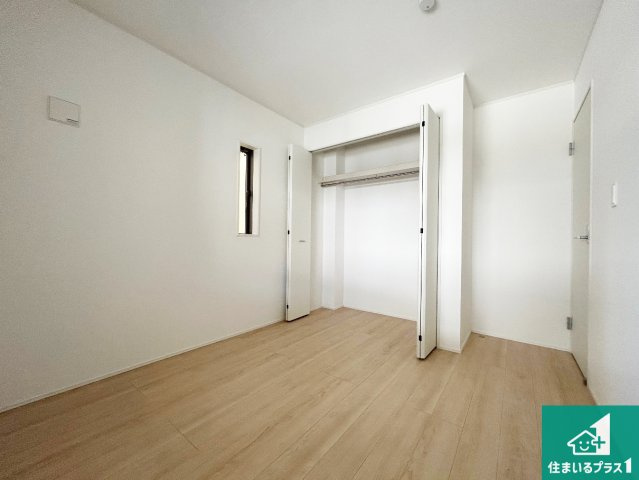 ◆柏原市旭ケ丘　第2期　新築一戸建ての洋室|シンプルな洋室は、自分好みのインテリアが楽しめます♪ご家族とインテリアや家具を選びに行くのは物件購入時の醍醐味の一つです。ぜひお楽しみください♪