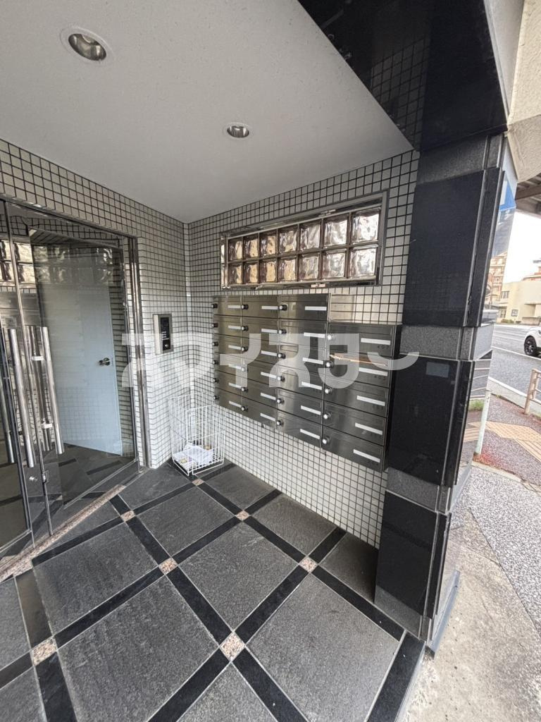 横浜市保土ケ谷区常盤台の賃貸マンションのエントランス