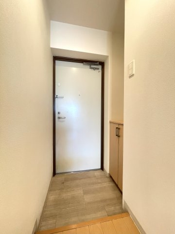 VILLA MISTRALの玄関|※同タイプ・別室の写真になります。