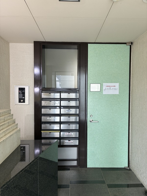 目黒区洗足１丁目の賃貸マンションのエントランス