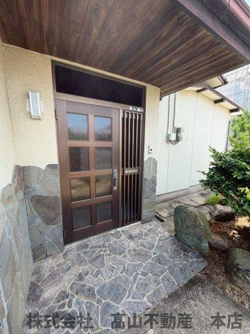 遠賀郡岡垣町高陽台３丁目の一戸建ての玄関