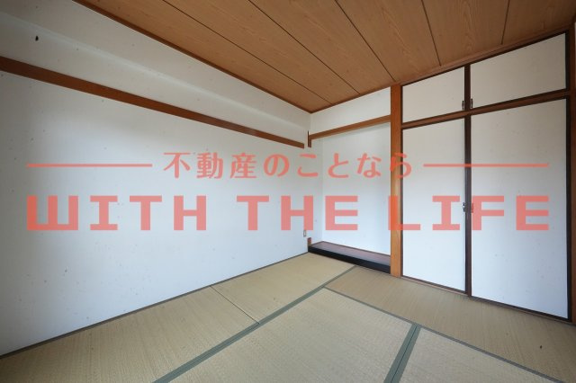 コンドミニアム都麗殷【キャッシュバック対象物件】の和室|明るい和室です