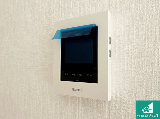 柏原市旭ケ丘　第2期　新築一戸建ての防犯設備|カラーモニターインターホン！声だけでなく来訪者の姿や顔がモニターで確認できるので、小さなお子様がいらっしゃるご家庭でも安心できます！