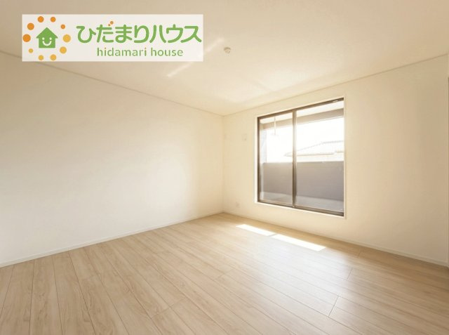 【寝室】 | つくば市高見原第17　新築戸建　3号棟 | バルコニーに面していて、たっぷり光りの入る明るい主寝室です！