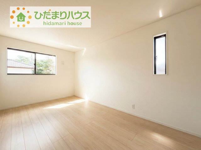 【洋室】 | つくば市高見原第17　新築戸建　3号棟 | 窓が多く、明るい空間を演出してくれます(*^^*)