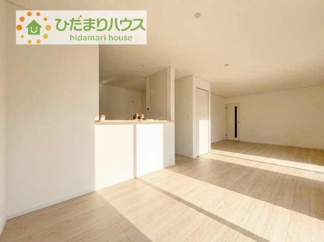 【居間・リビング】 | つくば市高見原第17　新築戸建　3号棟 | 南向きのリビングではぽかぽかの日差しが感じられます☆彡