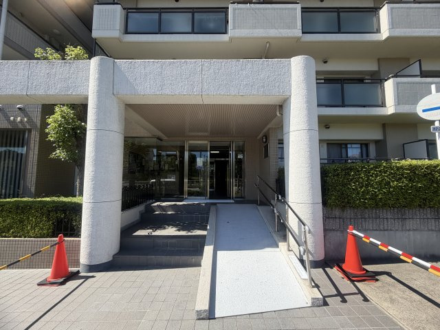カルム学園緑が丘のエントランス