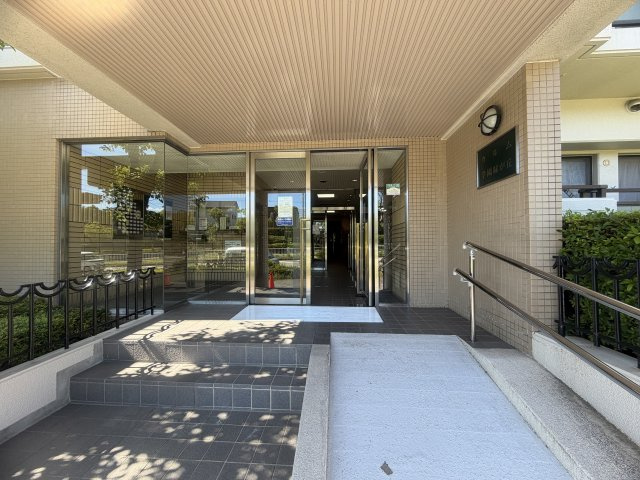 カルム学園緑が丘のエントランス