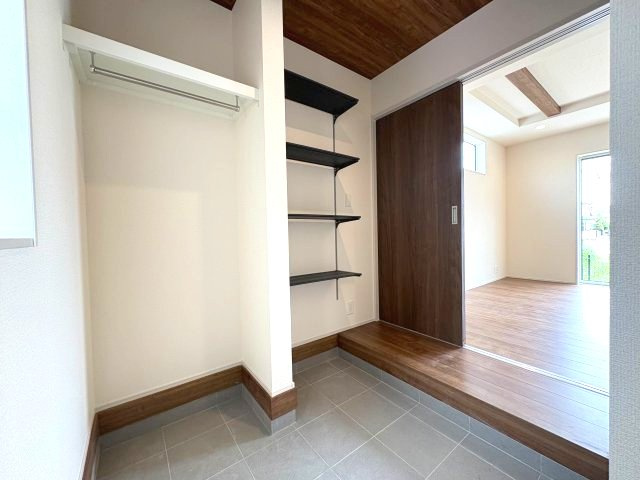 《仲介手数料半額》入間郡三芳町北永井　３期　全１１棟のその他|エントランス2.5帖