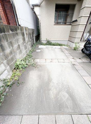 デザイン・メゾン恋ヶ窪の駐車場