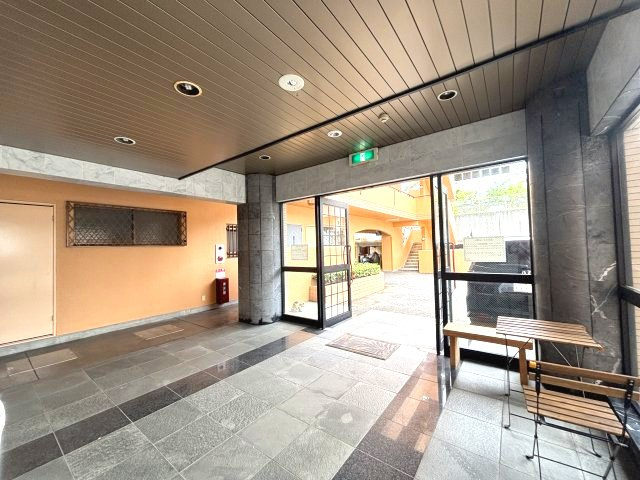東尾マンションのロビー