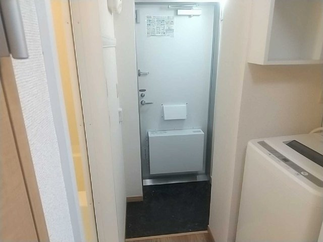 レオパレスシャルムⅡの玄関