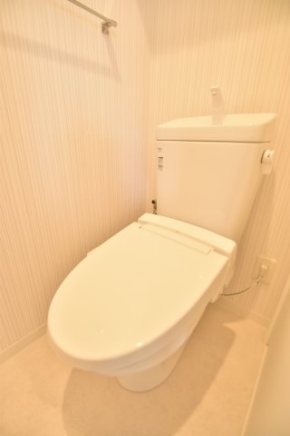 大阪市城東区野江２丁目の賃貸マンションのトイレ