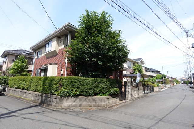 伊勢原４丁目中古戸建の前面道路含む現地写真