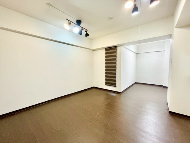 ビューパレー新宿新都心の居間・リビング|2026.07.10撮影

現地ご見学希望・資料請求などお気軽にお問い合わせ下さい！
03-5990-5201