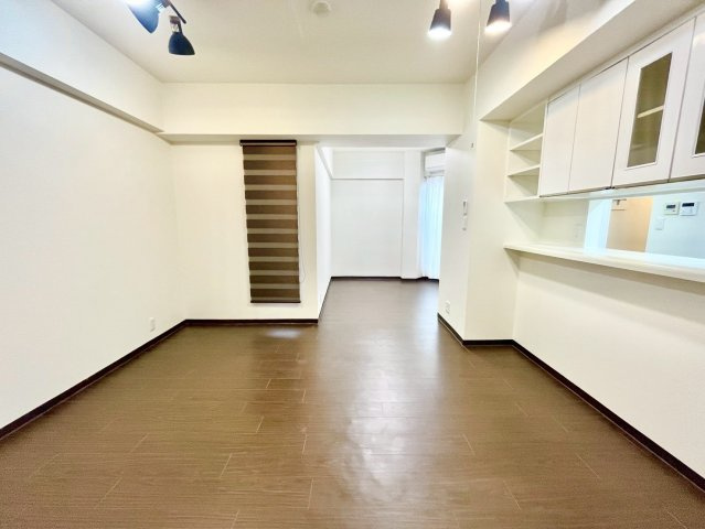 ビューパレー新宿新都心の居間・リビング|2026.07.10撮影

現地ご見学希望・資料請求などお気軽にお問い合わせ下さい！
03-5990-5201