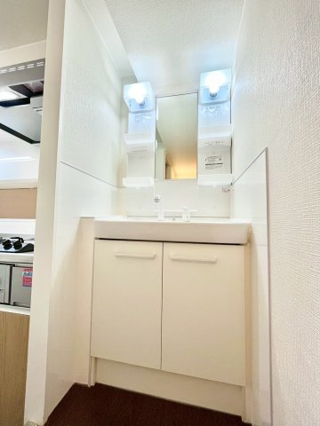 ビューパレー新宿新都心の独立洗面台|2026.07.10撮影

現地ご見学希望・資料請求などお気軽にお問い合わせ下さい！
03-5990-5201