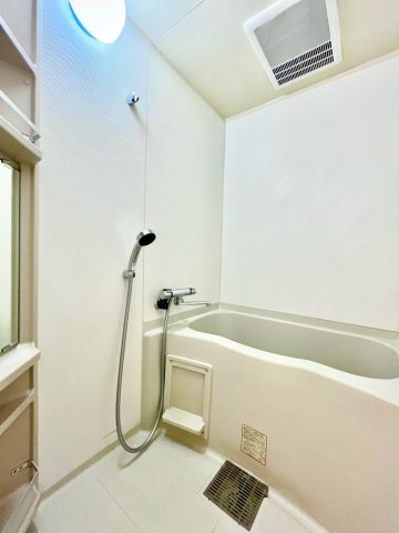 ビューパレー新宿新都心の浴室|2026.07.10撮影

現地ご見学希望・資料請求などお気軽にお問い合わせ下さい！
03-5990-5201