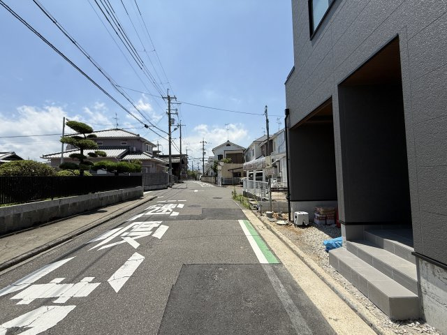 陶器北　新築一戸建の前面道路含む現地写真
