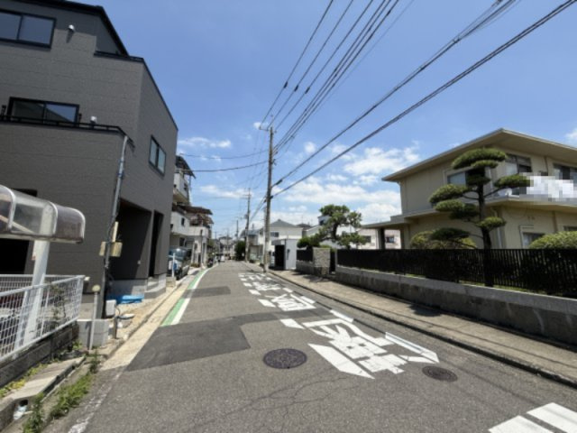 陶器北　新築一戸建の前面道路含む現地写真