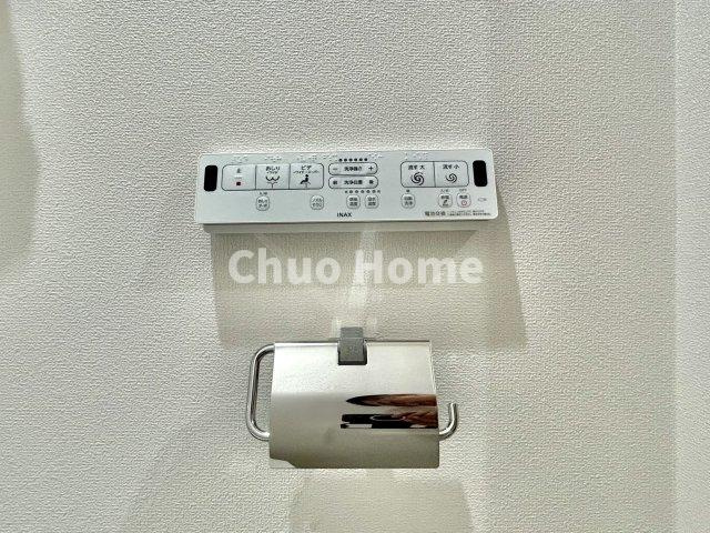 浅草ロイヤルマンションの内装|【ウォシュレット】清潔に使いたいお手洗いには最適な設備です。もちろんウォームレットも標準装備です。