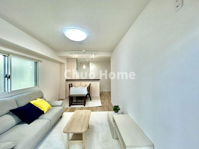 浅草ロイヤルマンションの居間・リビング|【居間・リビング】「ＬＤＫは家族団らんをデザイン」広いＬＤＫでは家族が集まり一緒の時間を過ごせる工夫がされております。何気ない一日の当たり前のひとコマがいつか一生の宝物になります
