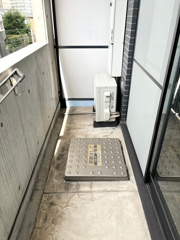 白金アネックスのバルコニー