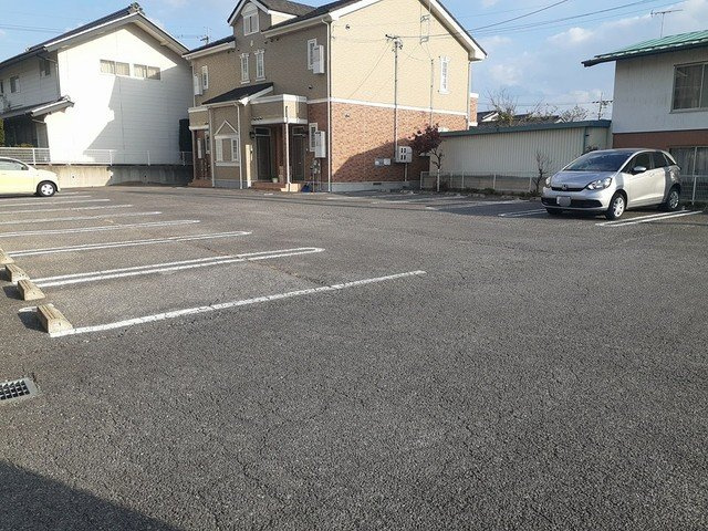 ラウム　壱番館の駐車場