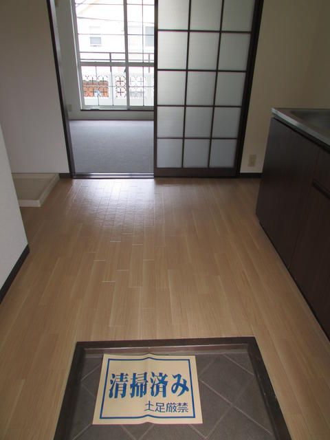 横浜市瀬谷区三ツ境のアパートの玄関