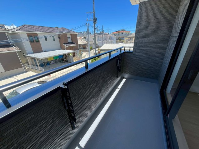 沖縄市知花新築戸建て　C号棟（全5棟）のバルコニー