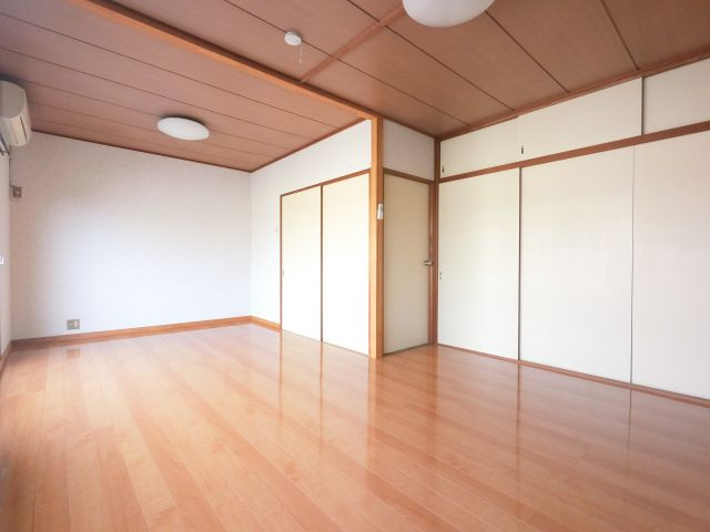 【寝室】