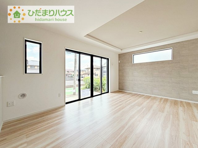 【居間・リビング】 | 牛久市神谷9期　新築戸建 | お子様が元気に遊べる広々としたリビングです！