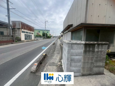 【前面道路含む現地写真】 | 宇部市常盤台一丁目 土地／（約94坪・解体更地渡し）