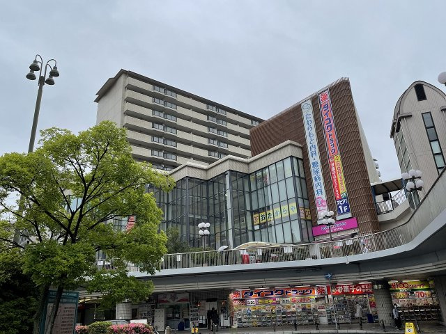オートロックで外部の人間が簡単に出入りできないため安心です♪