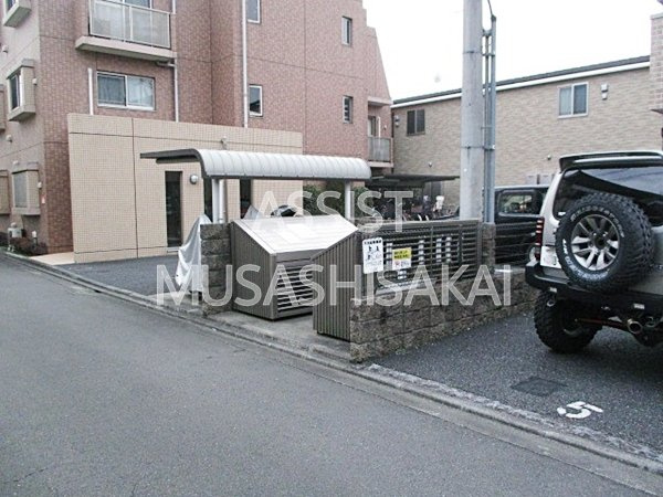 クレールの駐車場
