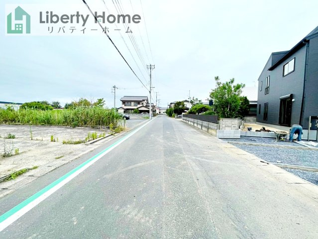 ひたちなか市栄町1期　新築戸建の前面道路含む現地写真