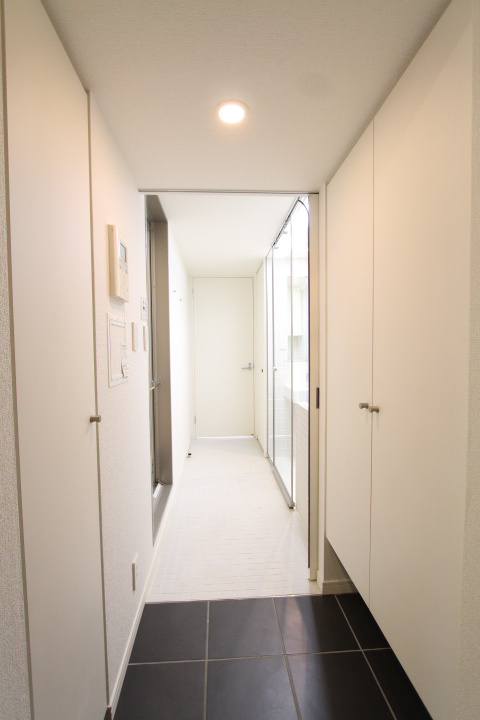 プライムアーバン三軒茶屋の玄関|ゆったりとした玄関です