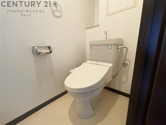 温水洗浄便座付きのトイレです♪