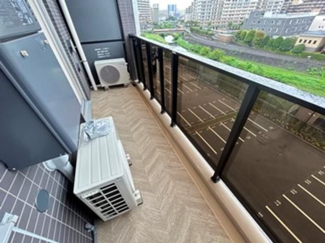 ＬＩＭＥ　ＲＥＳＩＤＥＮＣＥ　ＫＡＷＡＧＵＣＨＩ　ＥＡＳＴのバルコニー