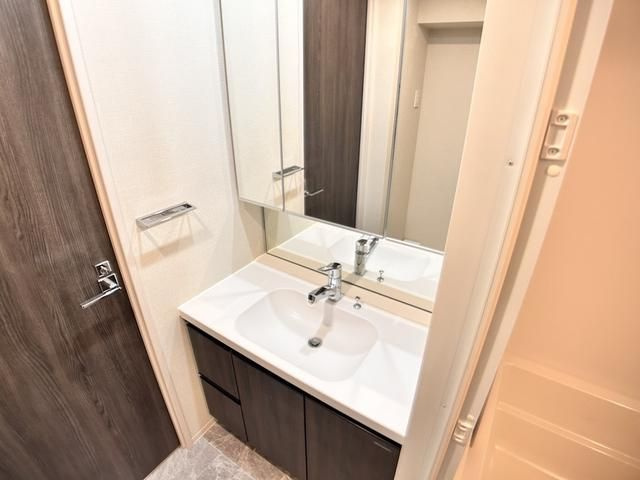 ＬＩＭＥ　ＲＥＳＩＤＥＮＣＥ　ＫＡＷＡＧＵＣＨＩ　ＥＡＳＴの洗面所