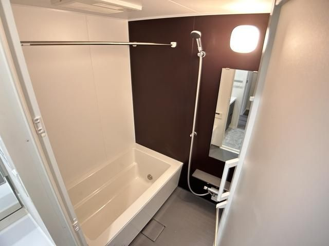 ＬＩＭＥ　ＲＥＳＩＤＥＮＣＥ　ＫＡＷＡＧＵＣＨＩ　ＥＡＳＴの浴室