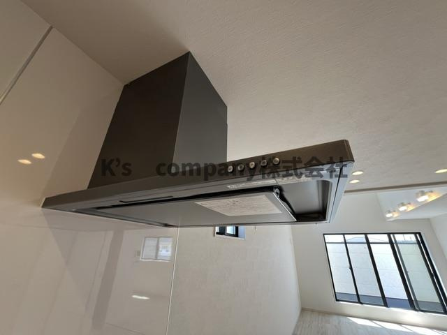 茅ヶ崎市旭が丘　新築戸建　2号棟のキッチン|レンジフード♪