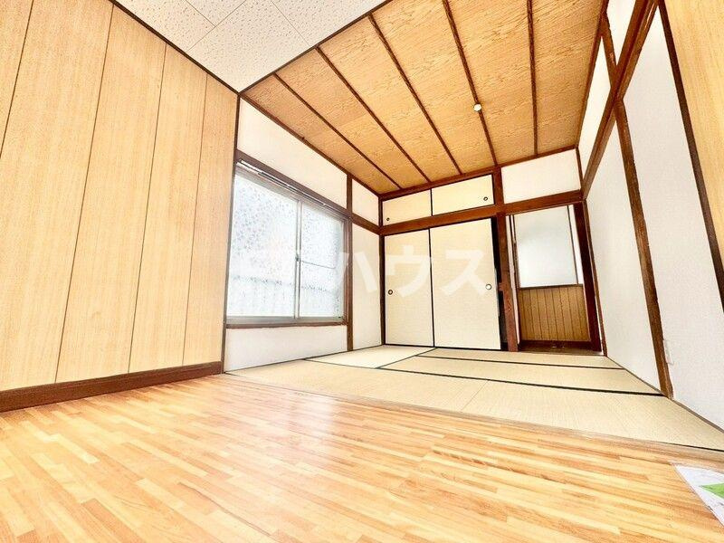 新緑とそよ風のアベニューの居間・リビング
