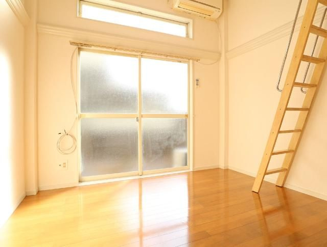 藤沢市花の木のアパートの居間・リビング