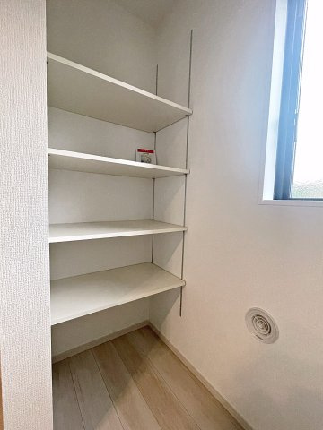 新築戸建・新築建売　伊達市田町2期　伊達小・伊達中の収納|キッチンにはパントリー収納がございます！食品や防災グッズなどの保管に便利です！