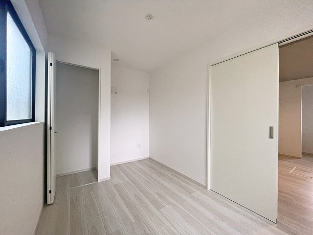 新築戸建・新築建売　伊達市田町2期　伊達小・伊達中の洋室|1階の4.6帖の洋室はお子様の遊び場やお昼寝スペース、客間としても便利です！