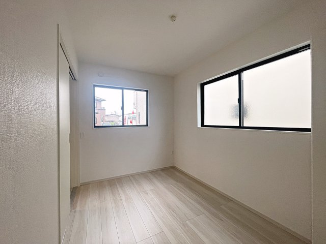 新築戸建・新築建売　伊達市田町2期　伊達小・伊達中の洋室|2面採光でたっぷりと日差しが入り明るいお部屋です！