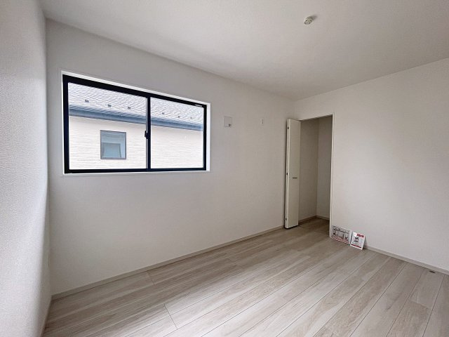 新築戸建・新築建売　伊達市田町2期　伊達小・伊達中の洋室|6帖の洋室はシンプルなので様々なテイストのインテリアも合いそうですね！