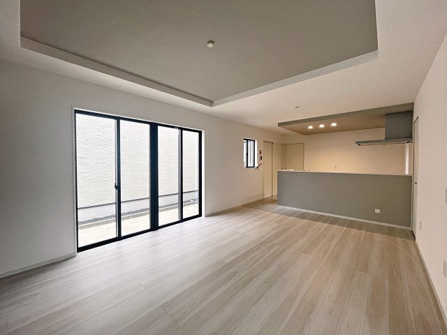 新築戸建・新築建売　伊達市田町2期　伊達小・伊達中の居間・リビング|大きな窓から日差しが入り明るいリビングはご家族皆さんのくつろぎの空間！
